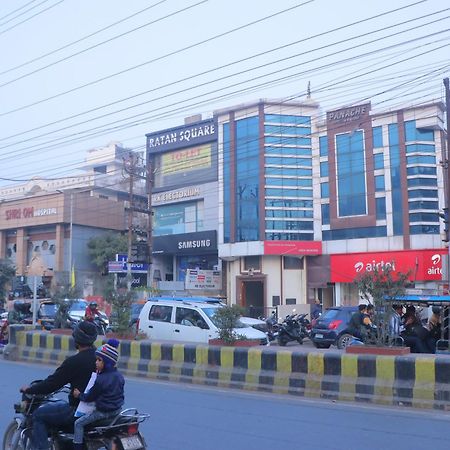 Hotel Panache Mathura Bagian luar foto