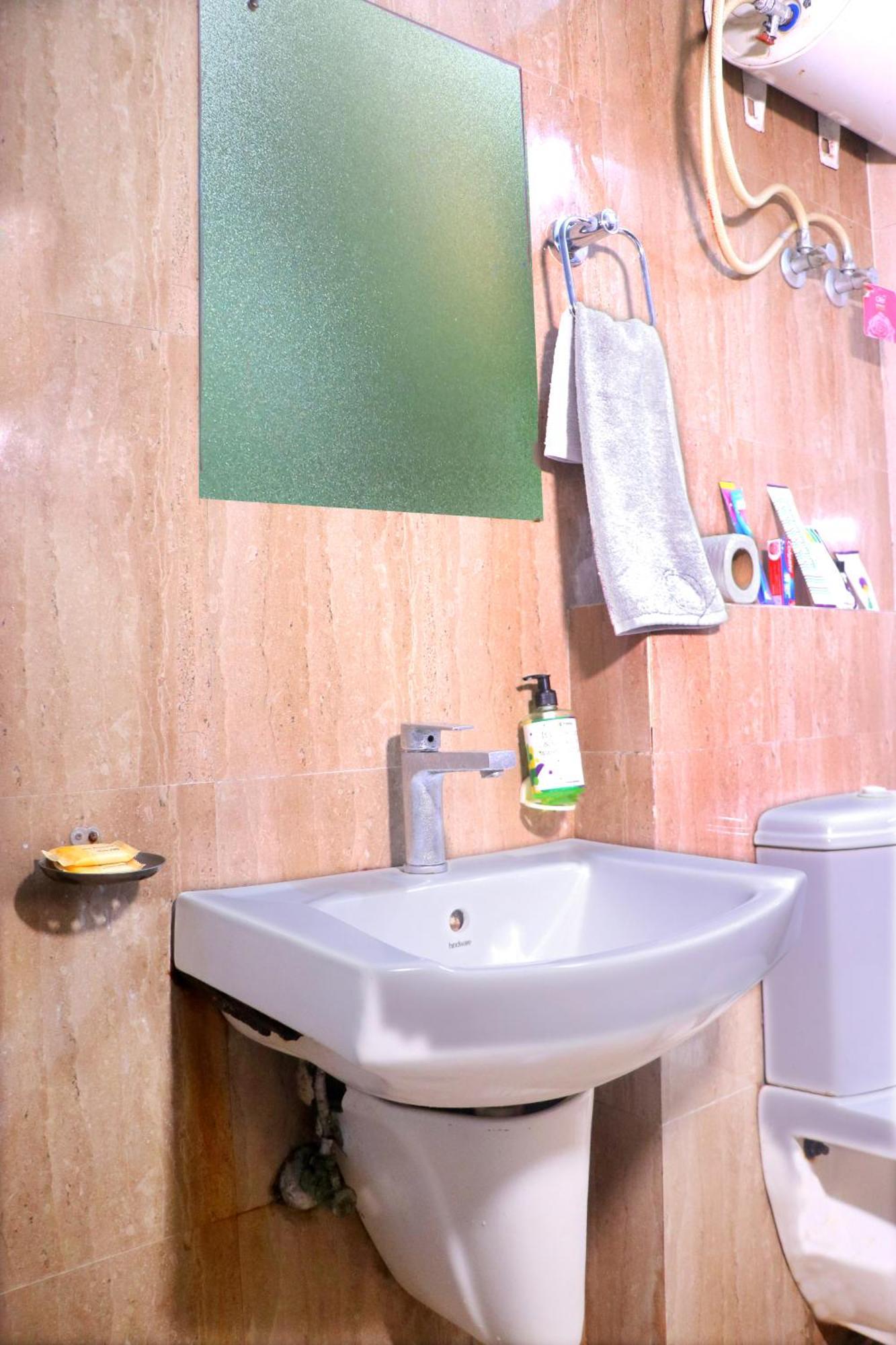 Hotel Panache Mathura Bagian luar foto