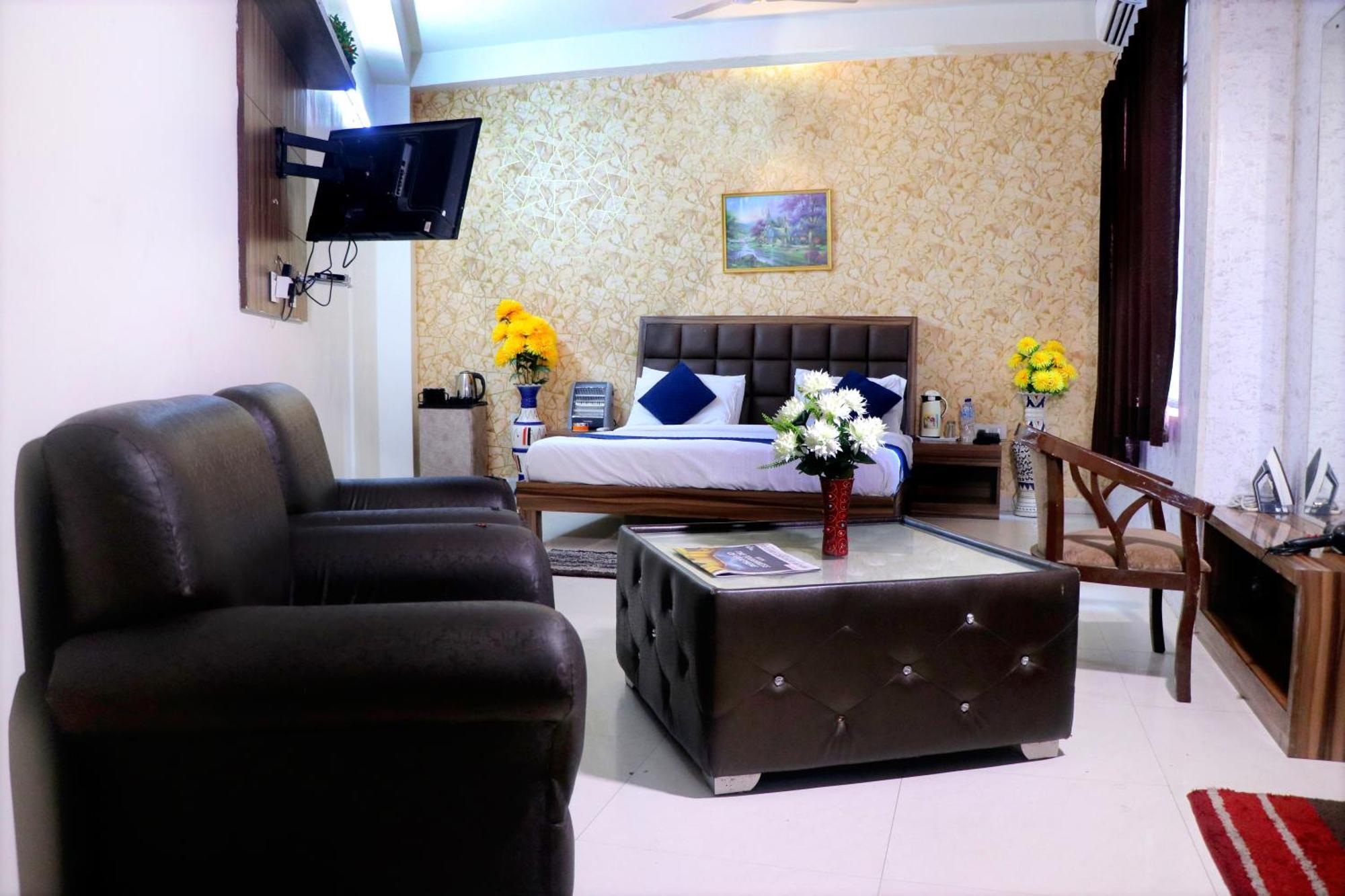 Hotel Panache Mathura Bagian luar foto