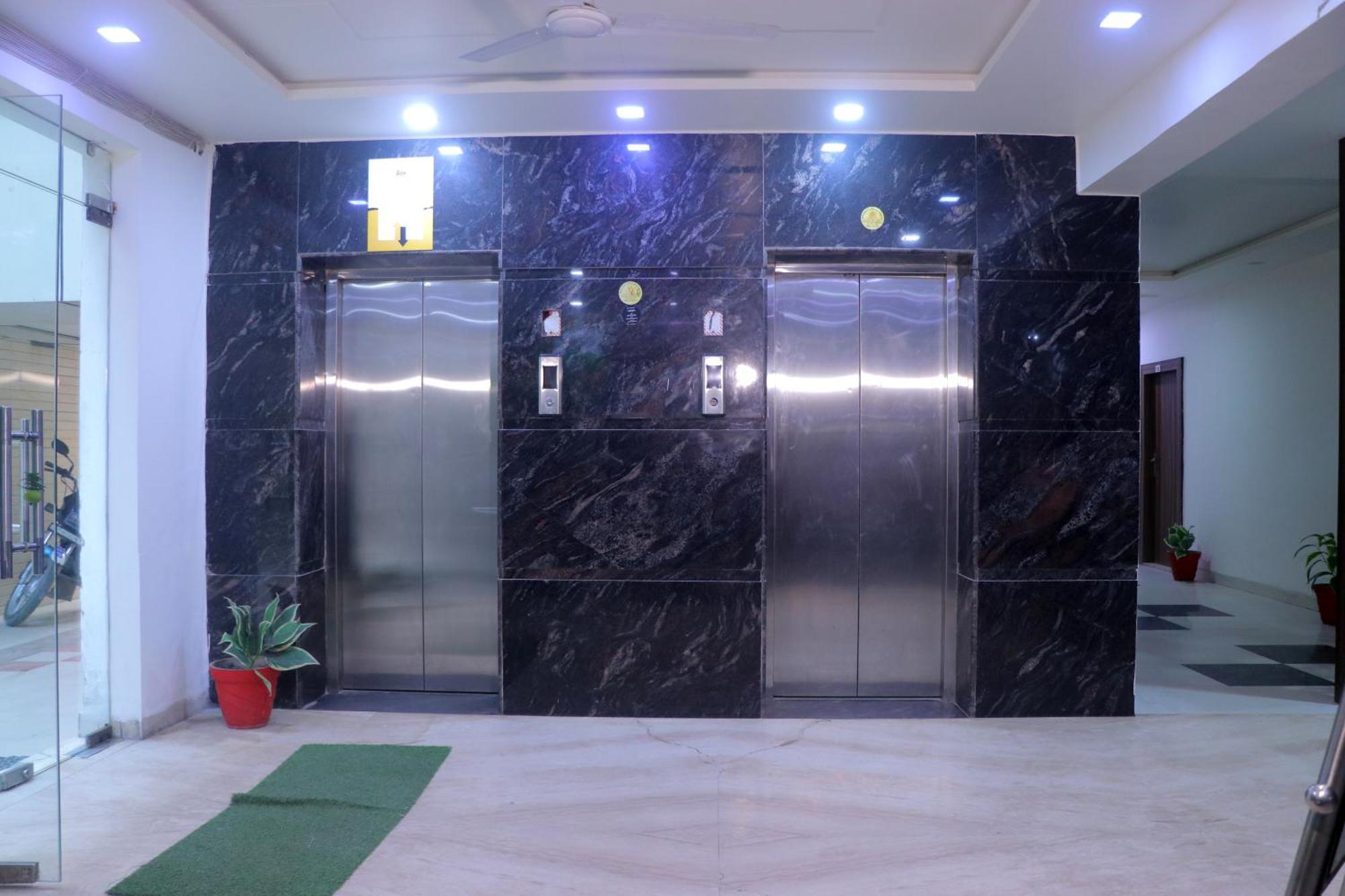 Hotel Panache Mathura Bagian luar foto