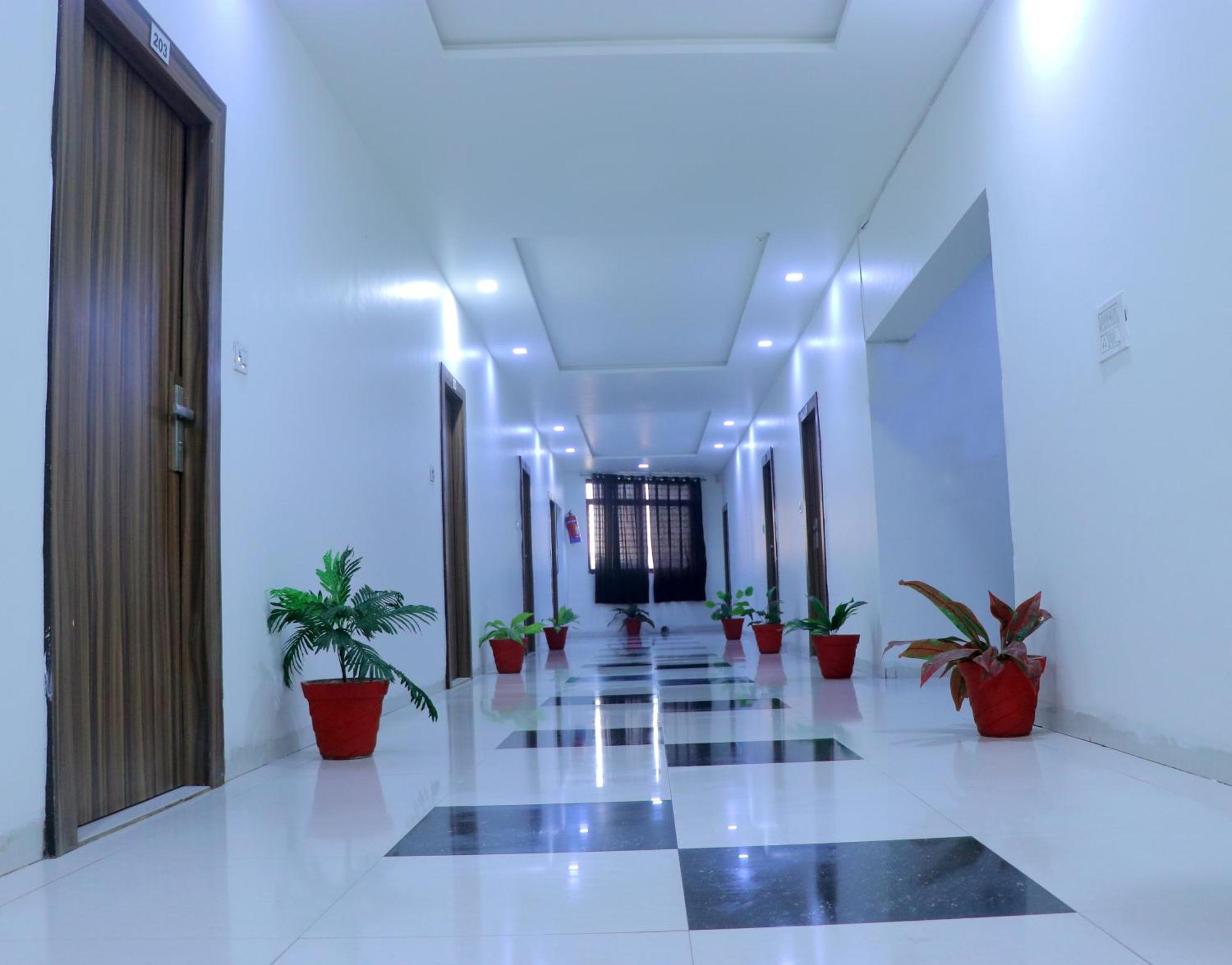 Hotel Panache Mathura Bagian luar foto