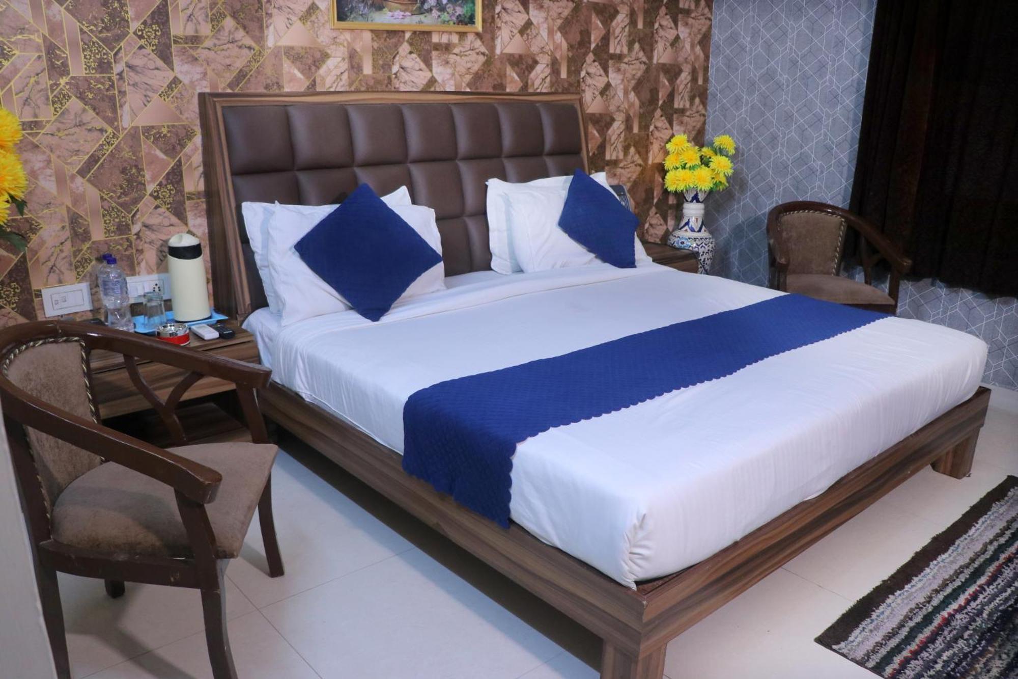 Hotel Panache Mathura Bagian luar foto