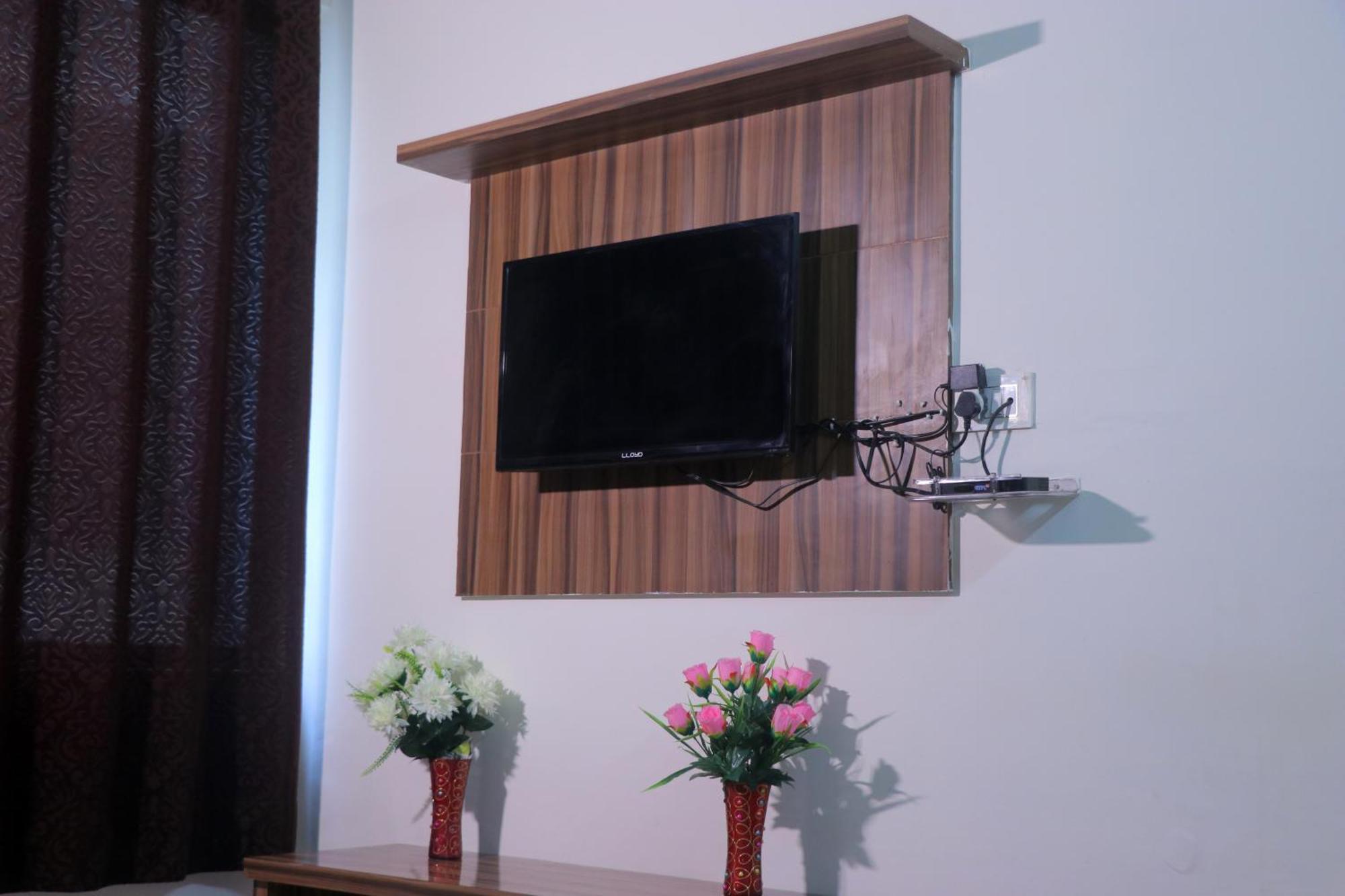 Hotel Panache Mathura Bagian luar foto
